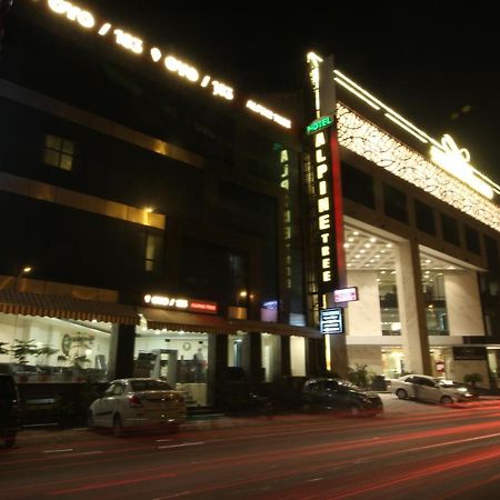 Hotel Alpine Tree Nuova Delhi Esterno foto