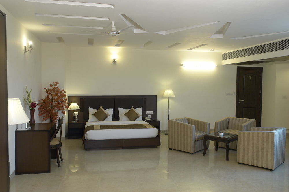 Hotel Alpine Tree Nuova Delhi Esterno foto