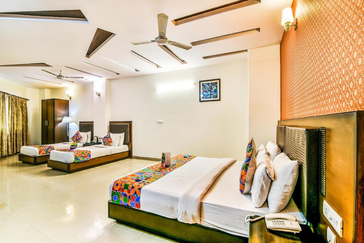 Hotel Alpine Tree Nuova Delhi Esterno foto