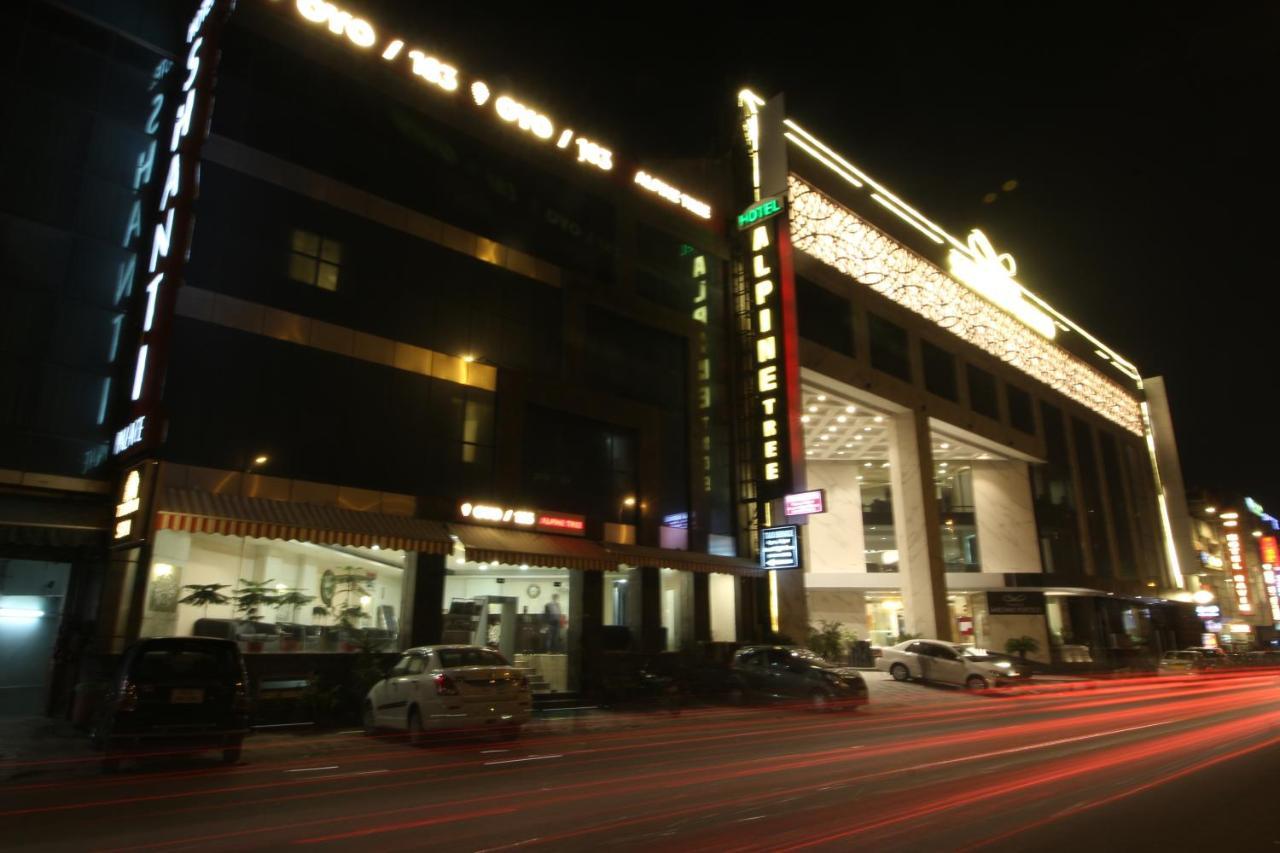 Hotel Alpine Tree Nuova Delhi Esterno foto